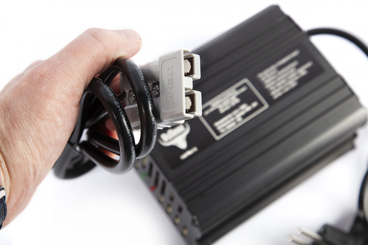 Зарядное устройство RuTrike для аккумуляторов 24V50A/H (10A) в Краснодаре