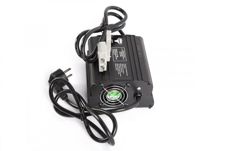 Зарядное устройство RuTrike для аккумуляторов 24V50A/H (10A) в Краснодаре