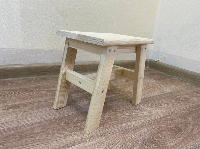 Табурет деревянный в Краснодаре