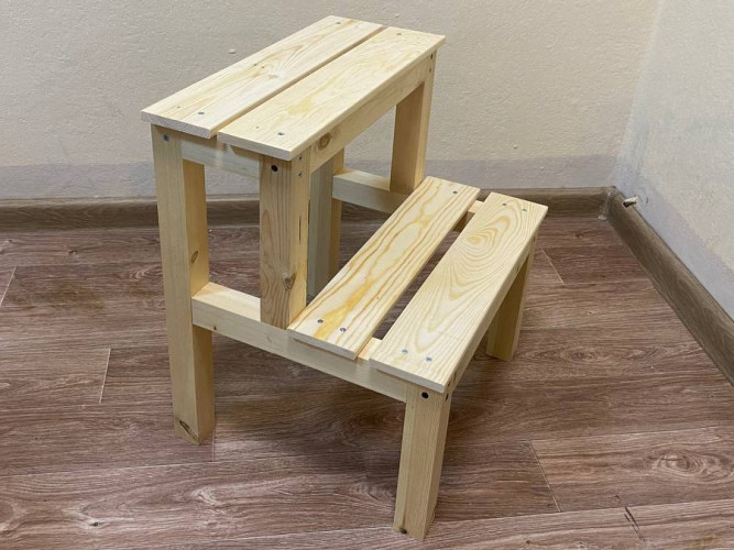Табурет-стремянка деревянный в Краснодаре